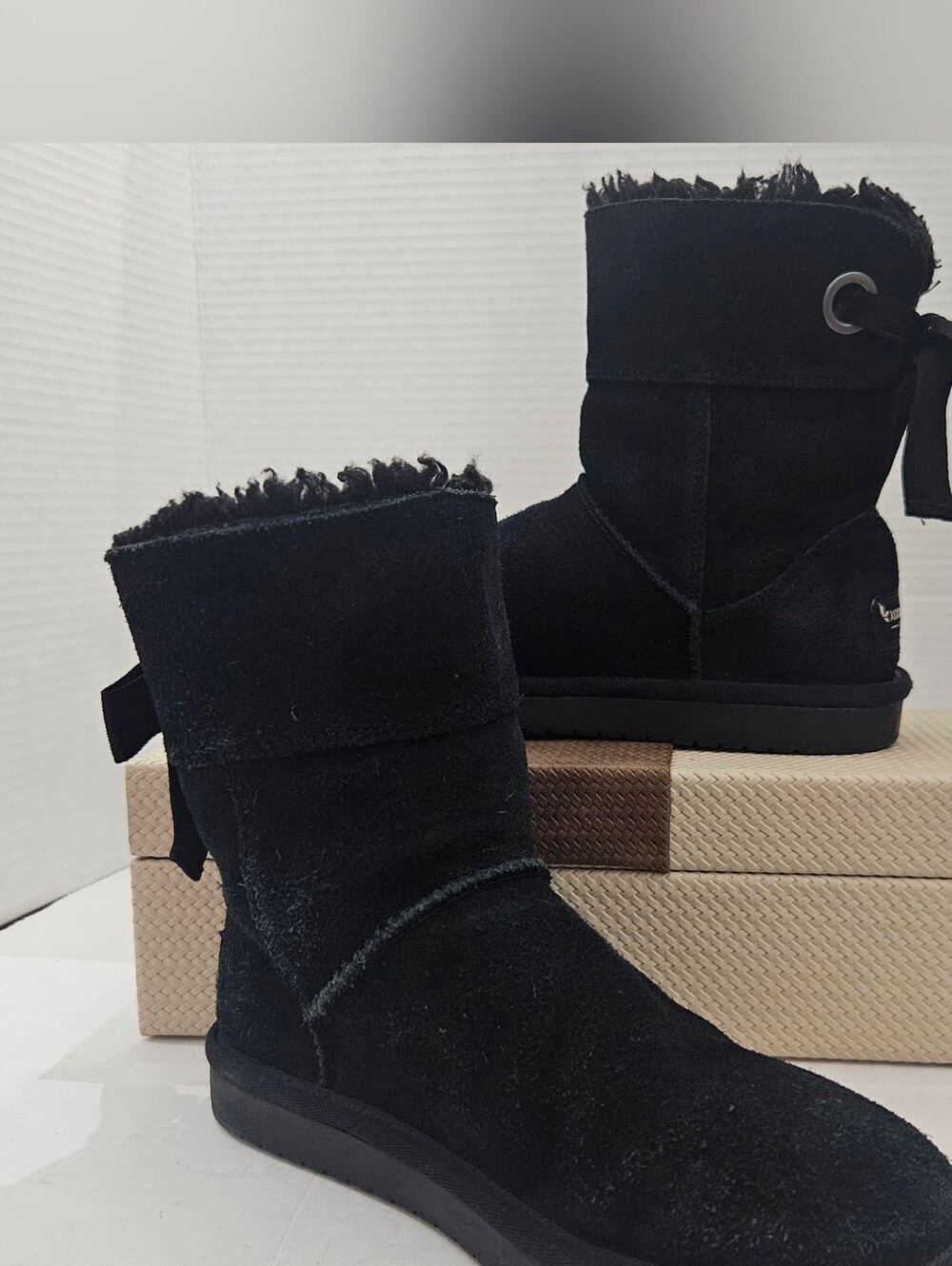 Koolaburra by UGG Andrah Short Black Suede Boots - Youth Size 2